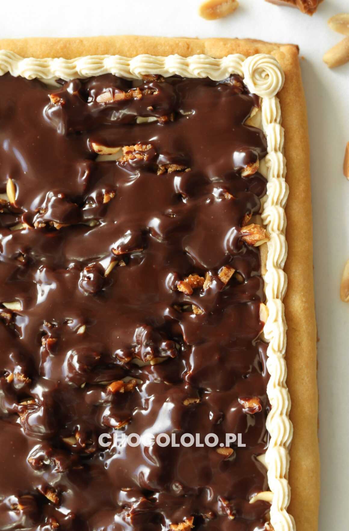mazurek z kremem orzechowym i czekoladą przepis