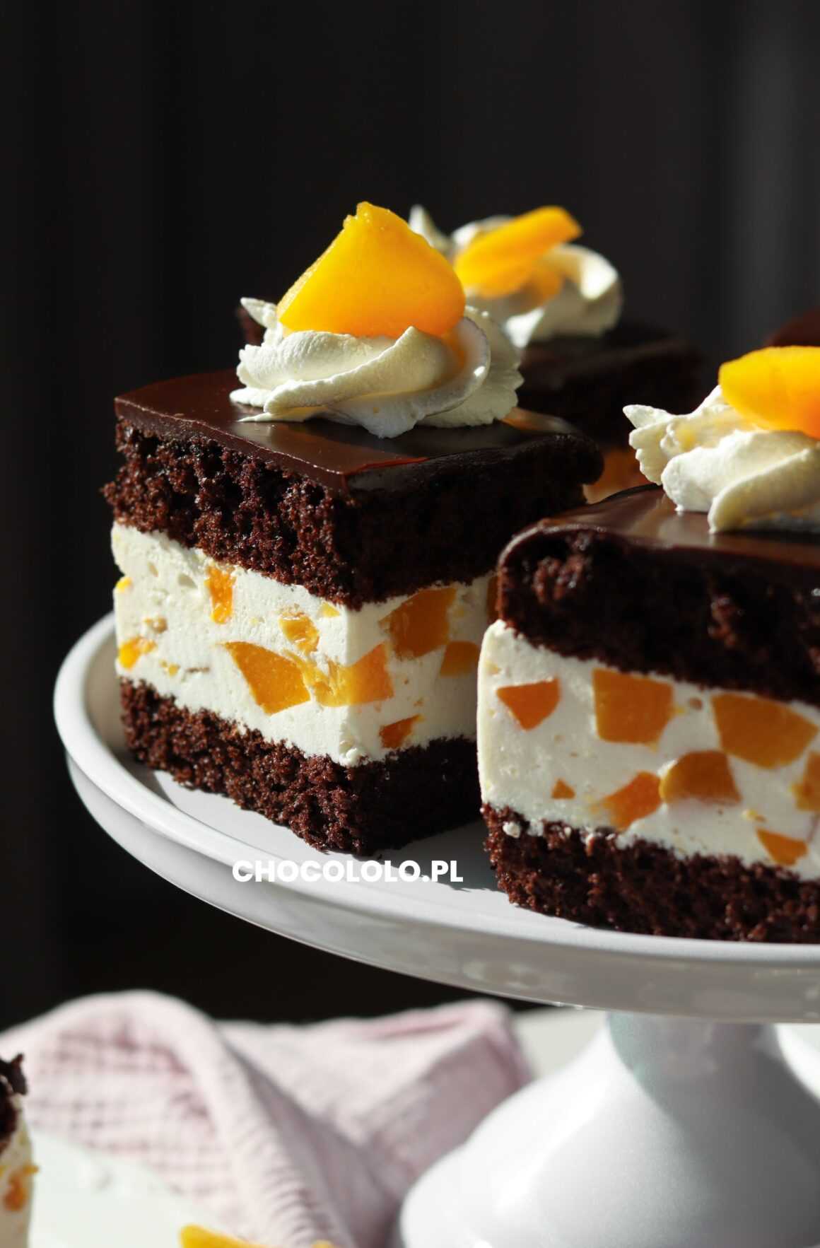 pyszne i lekkie ciasto z brzoskwiniami na wielkanoc