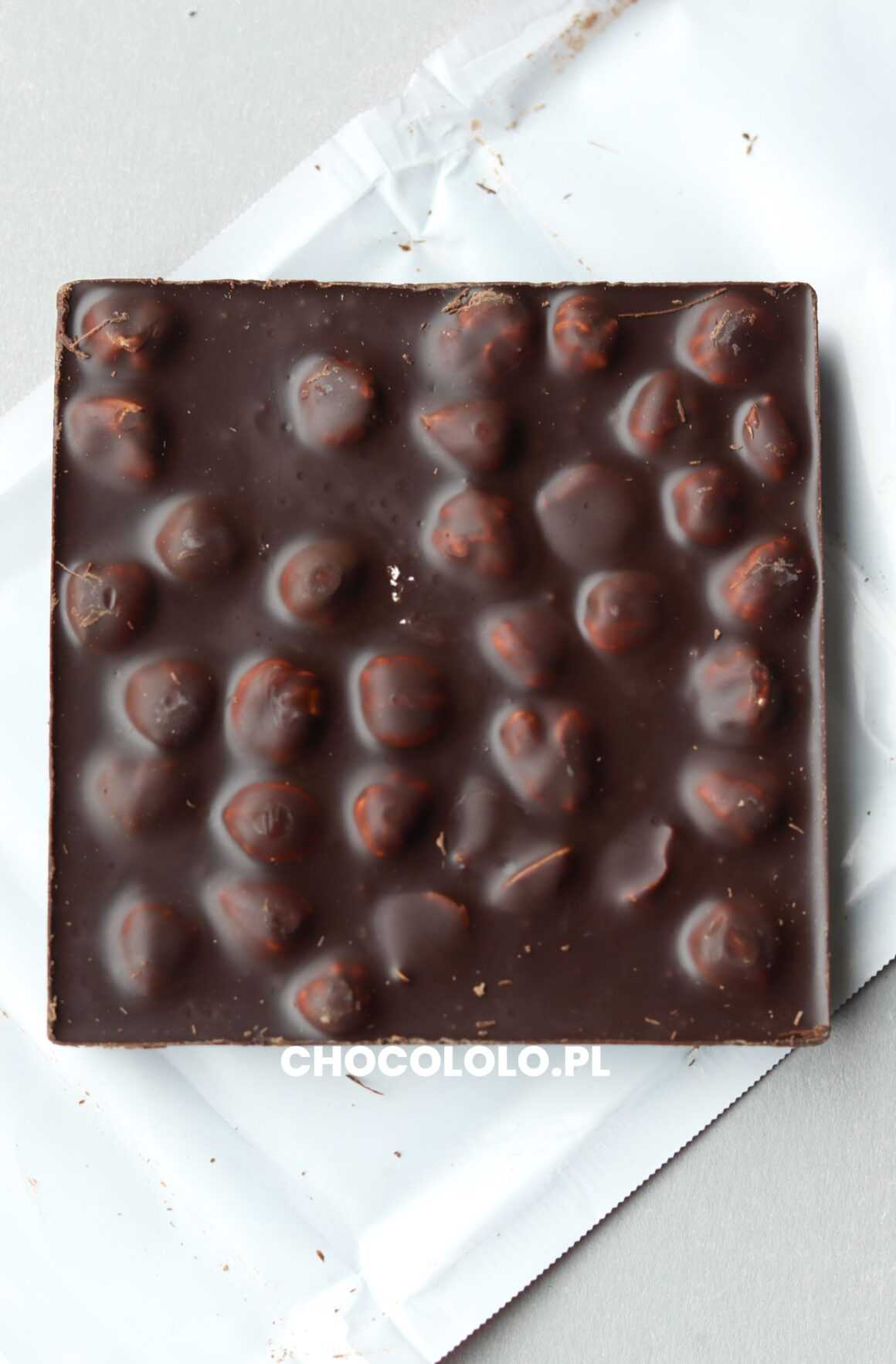 tabliczka ciemnej czekolady ritter sport z całymi orzechami