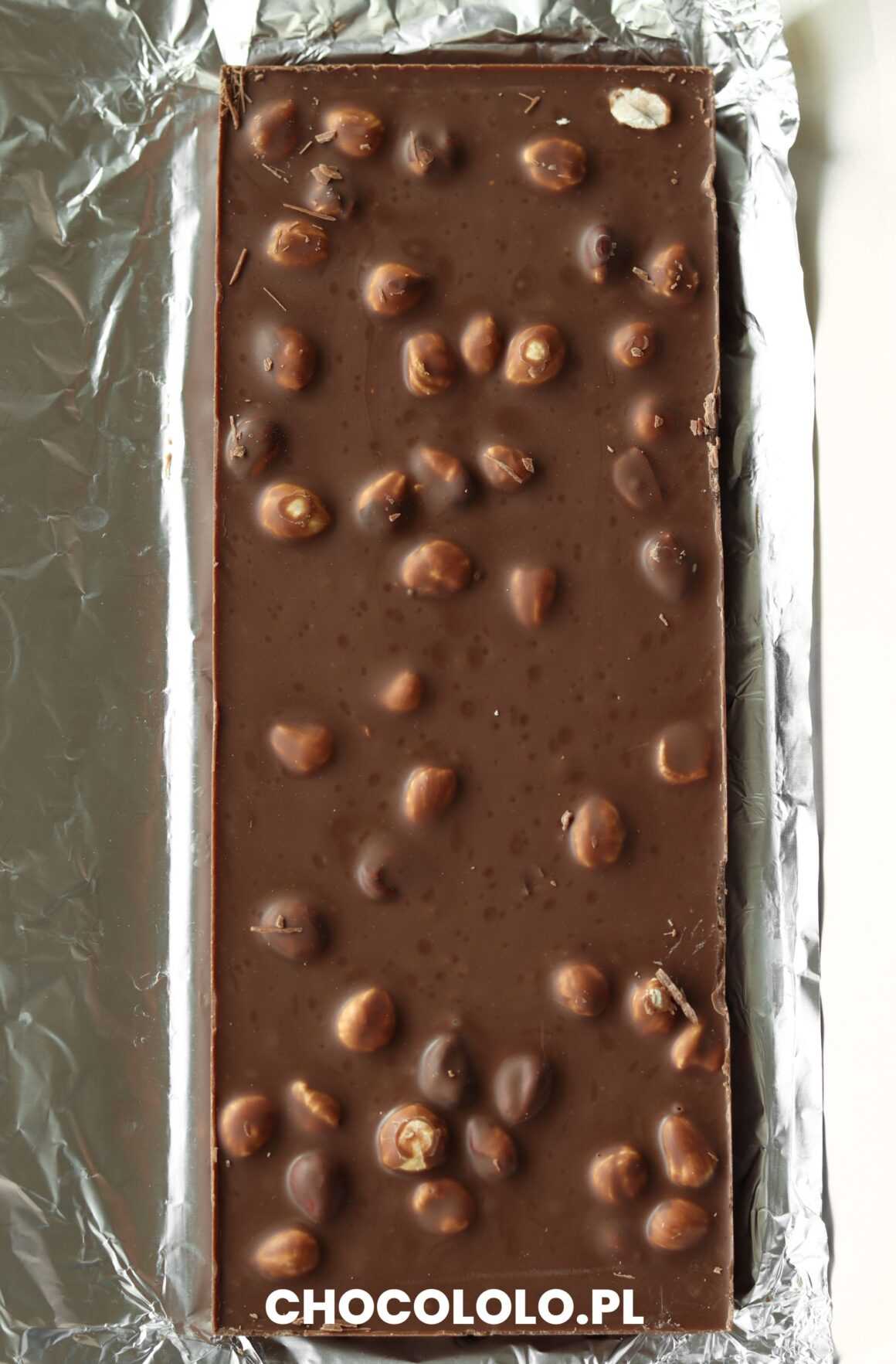 tabliczka czekolady mlecznej Fazer z całymi orzechami tył