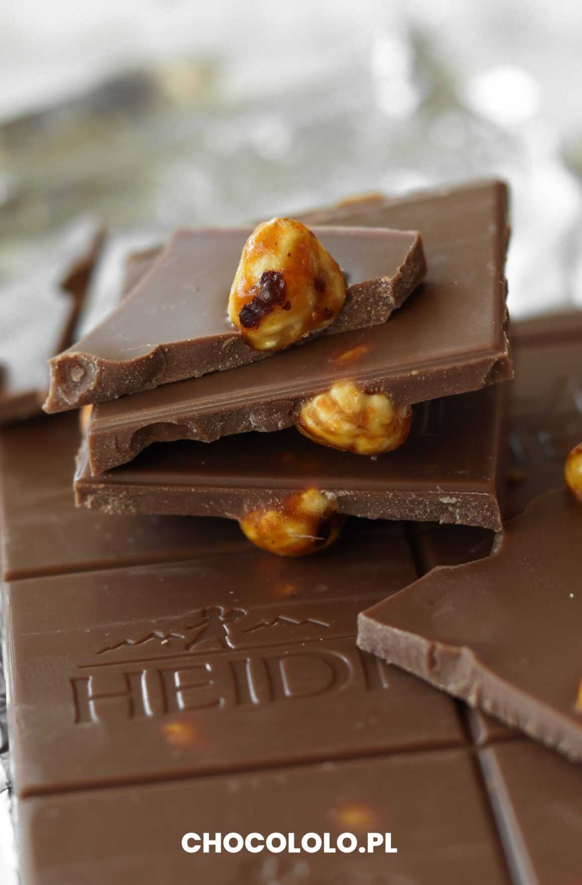 Kostki mlecznej czekolady Heidi z orzechami w karmelu
