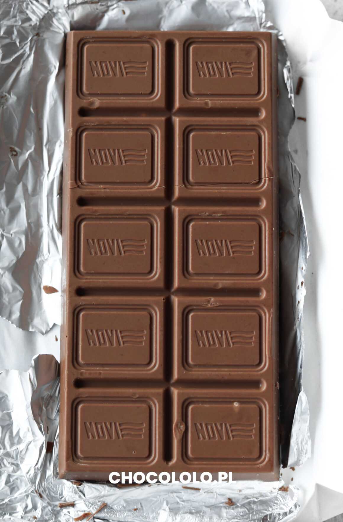 novi włoska czekolada gianduja z orzechami tabliczka