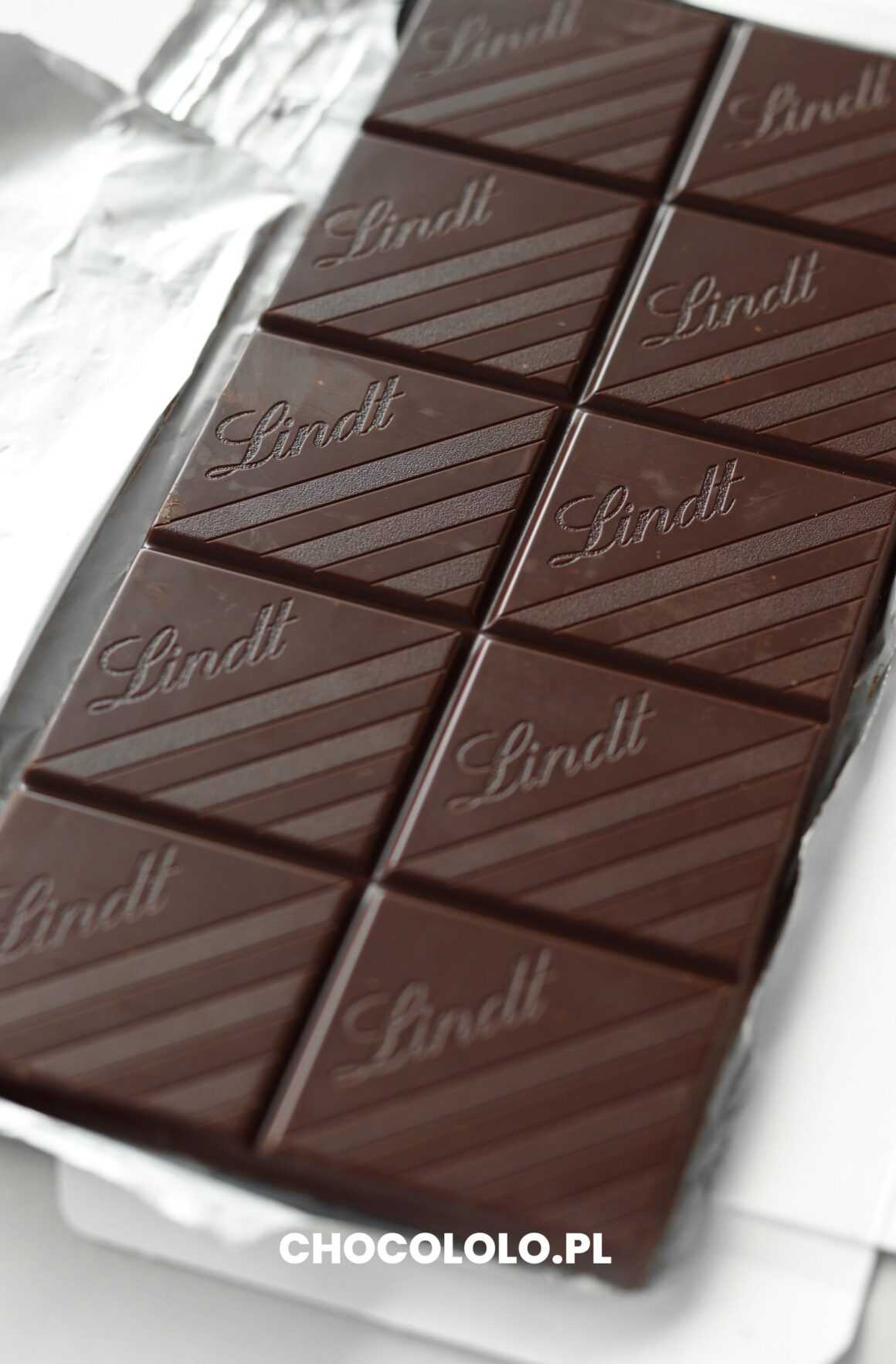 tabliczka czekolady lindt z pistacjami i solą morską