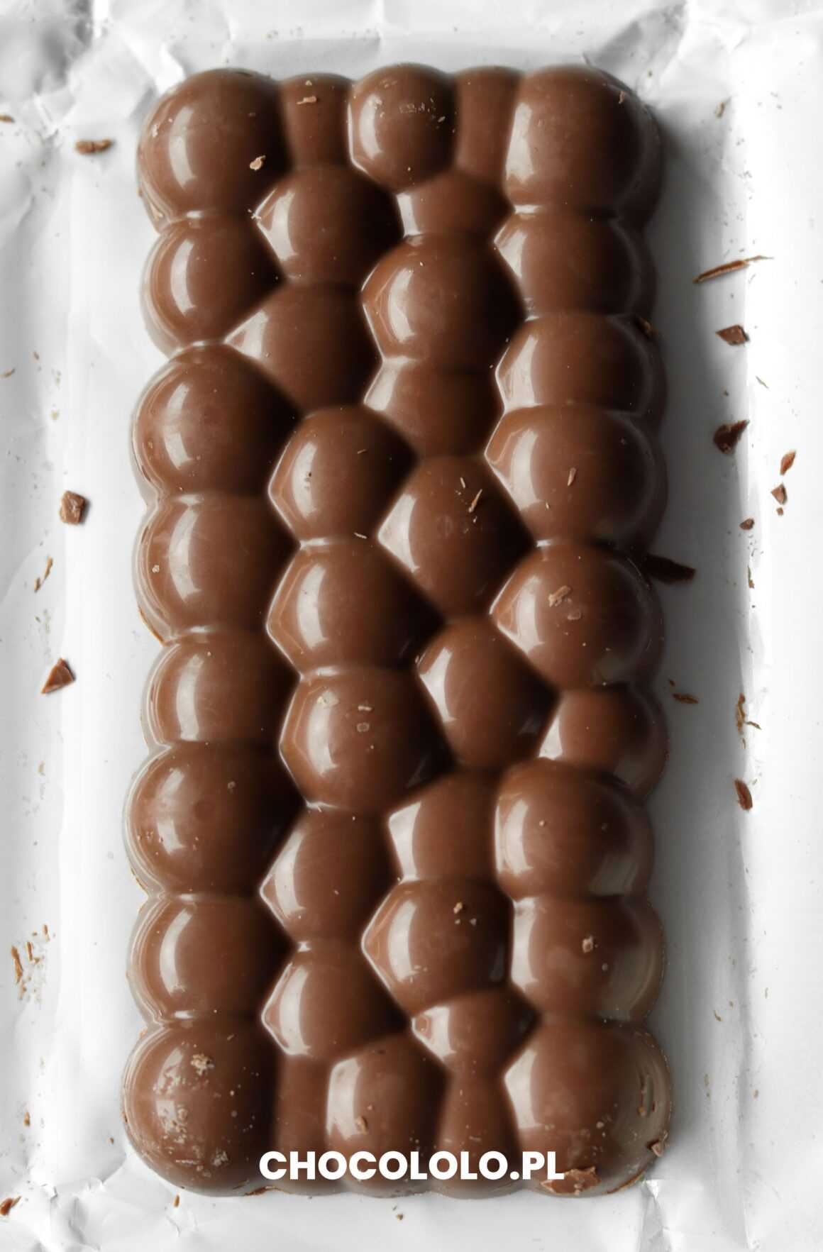 tabliczka mlecznej czekolady milka bubbly o smaku cappuccino