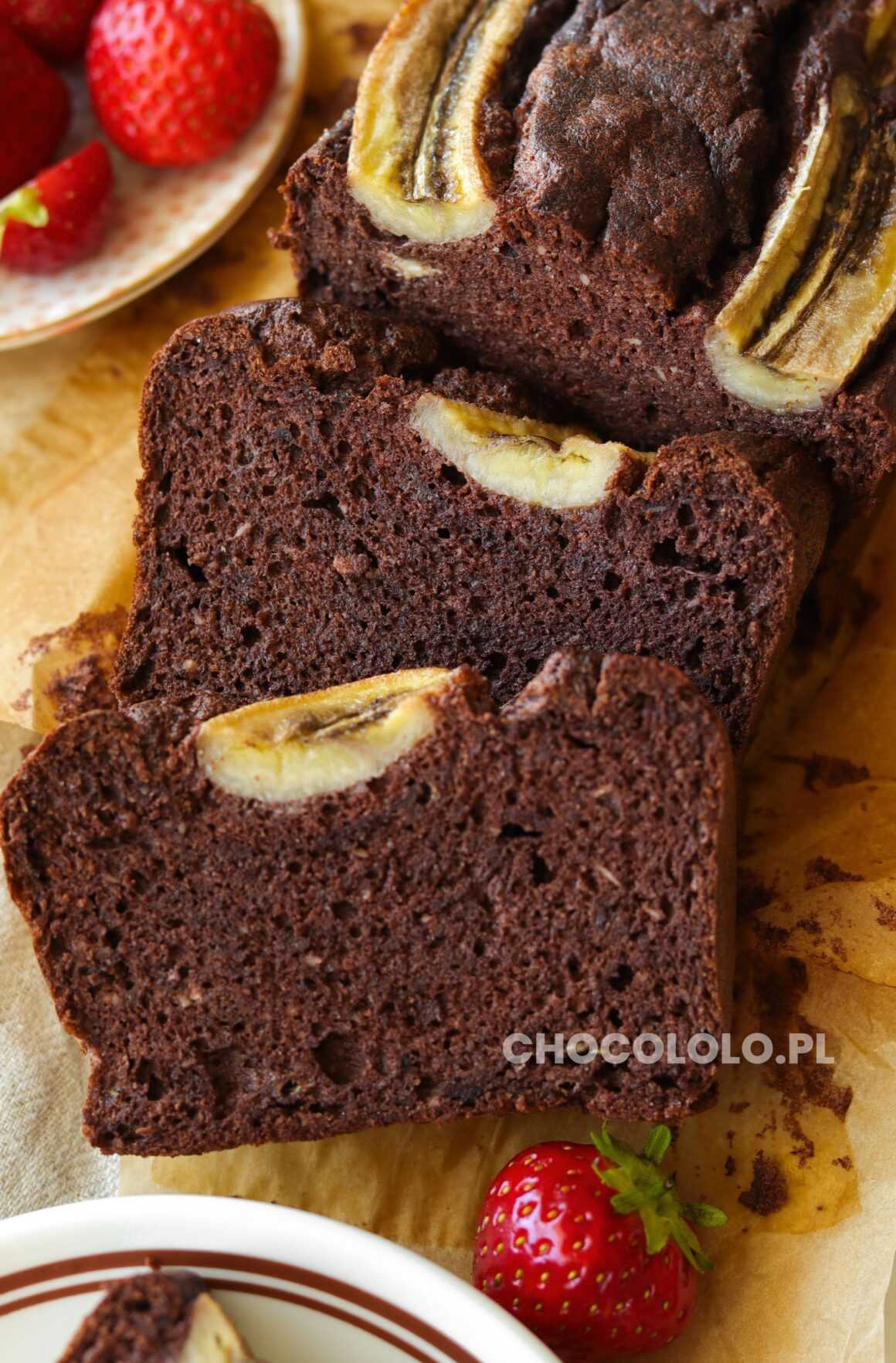 czekoladowe ciasto bananowe na białkach bez glutenu i bez cukru