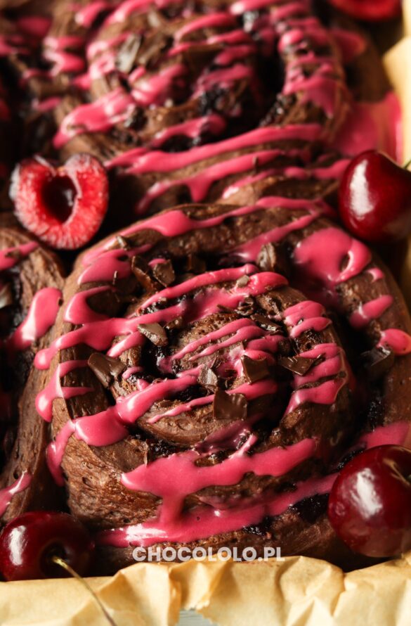 czekoladowe cynamonki z czereśniami